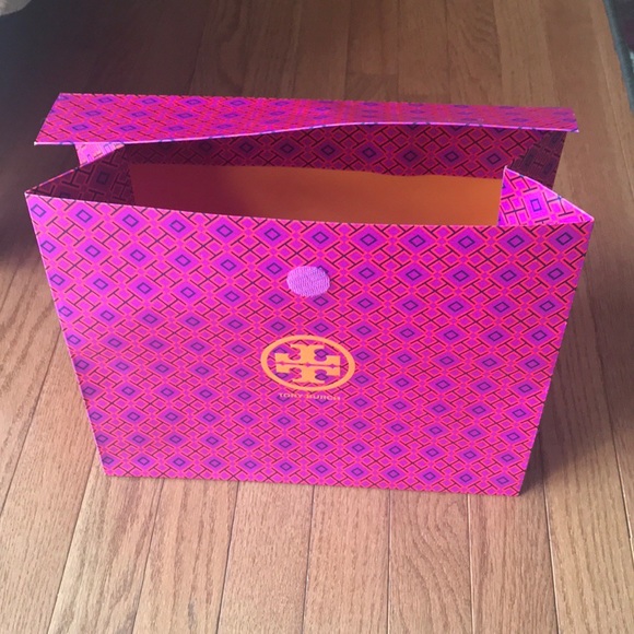 TORY BURCH GIFT BAGS - Picture 3 of 8